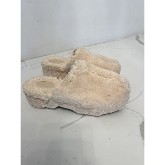 UGG Fuzz Sugar Clog Slipper Women 10 US Faux Fur Fluff Beige Cozy NWOT - Picture 1 of 6